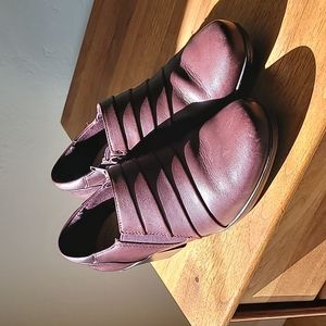 Burgundy Clarks comfort pump